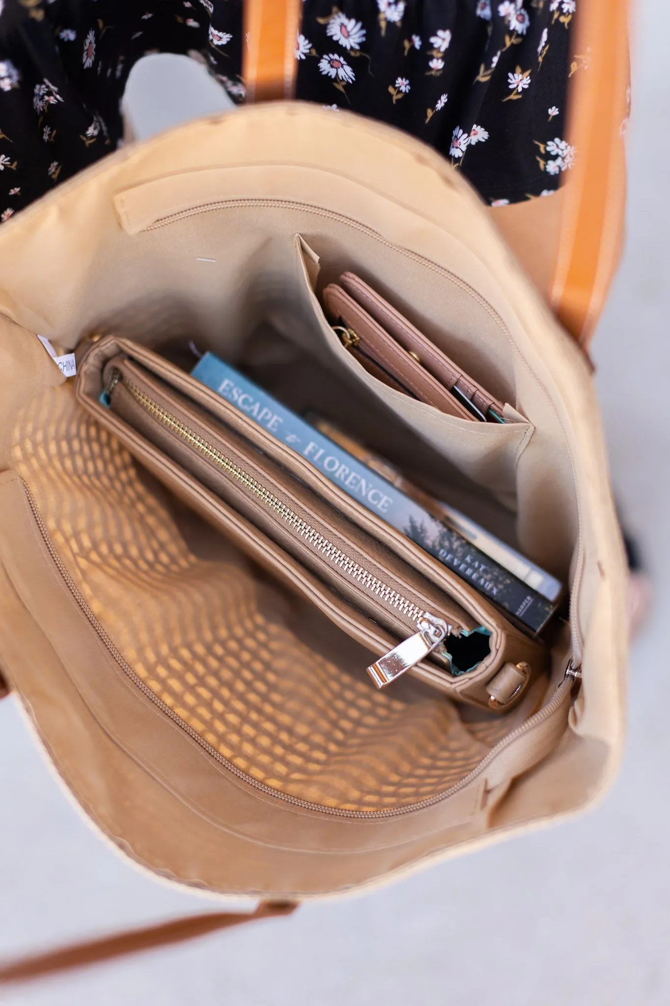 **Zipper Bucket Bag - Tan